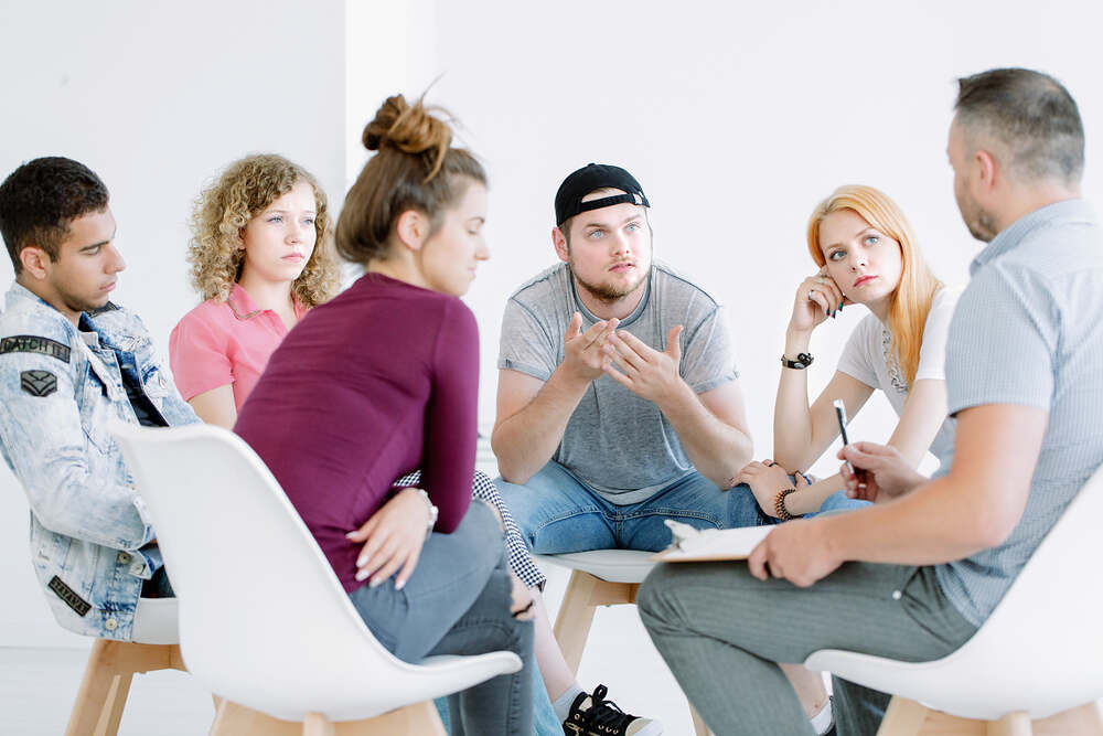 teenagers in rehab group therapy